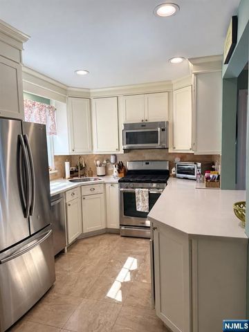 72 Cottage Street, Midland Park, NJ 07432