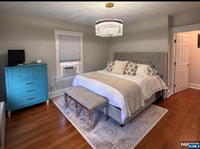 72 Cottage Street, Midland Park, NJ 07432