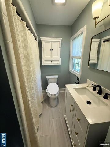 72 Cottage Street, Midland Park, NJ 07432
