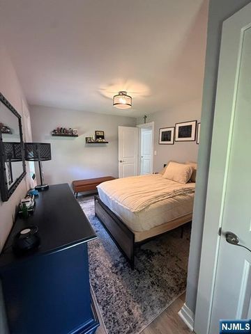 72 Cottage Street, Midland Park, NJ 07432