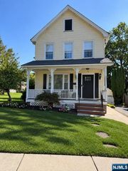 72 Cottage Street, Midland Park, NJ 07432