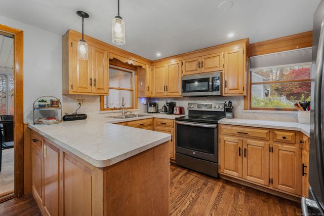 36 Watrous Avenue, Groton, CT 06355