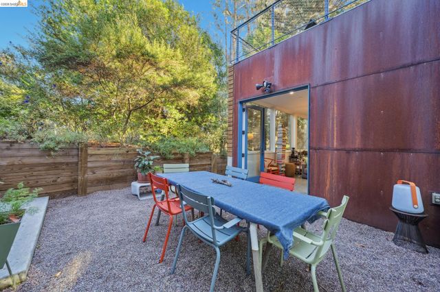 8210 Skyline Blvd, Oakland, CA 94611