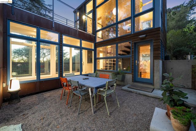 8210 Skyline Blvd, Oakland, CA 94611