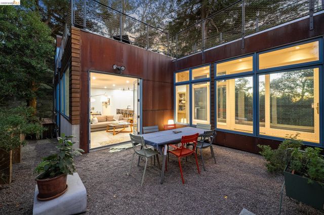 8210 Skyline Blvd, Oakland, CA 94611