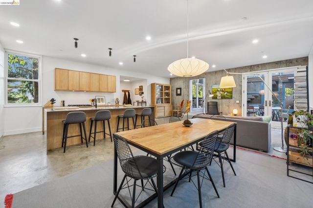 8210 Skyline Blvd, Oakland, CA 94611