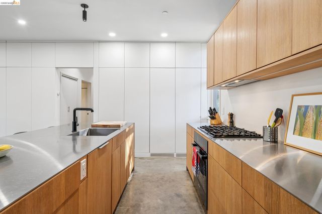 8210 Skyline Blvd, Oakland, CA 94611