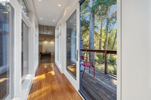 8210 Skyline Blvd, Oakland, CA 94611