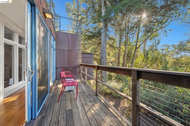 8210 Skyline Blvd, Oakland, CA 94611