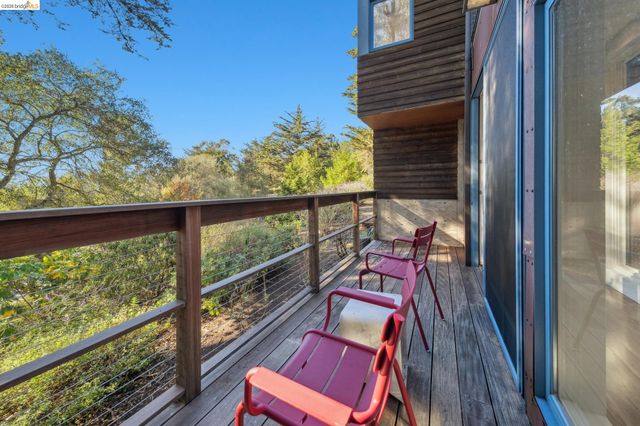 8210 Skyline Blvd, Oakland, CA 94611