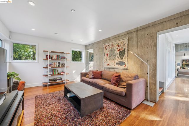 8210 Skyline Blvd, Oakland, CA 94611