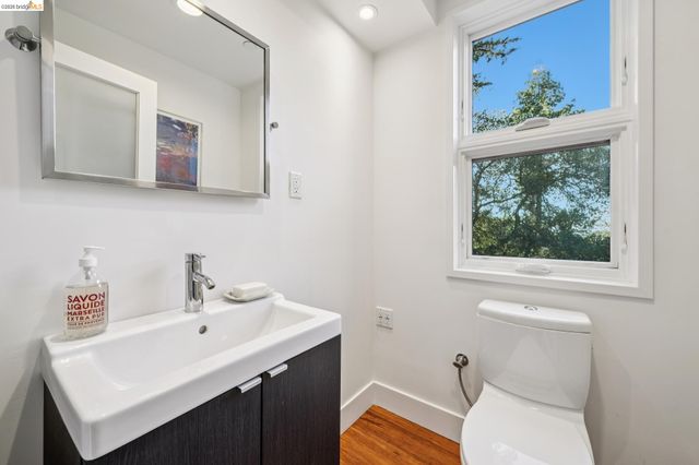 8210 Skyline Blvd, Oakland, CA 94611