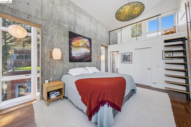 8210 Skyline Blvd, Oakland, CA 94611