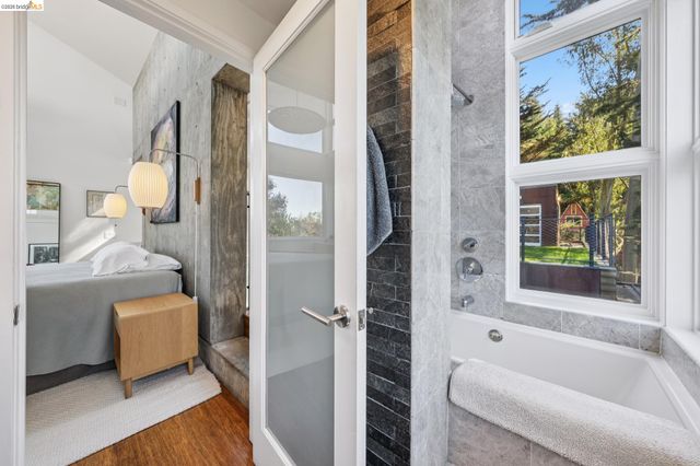 8210 Skyline Blvd, Oakland, CA 94611