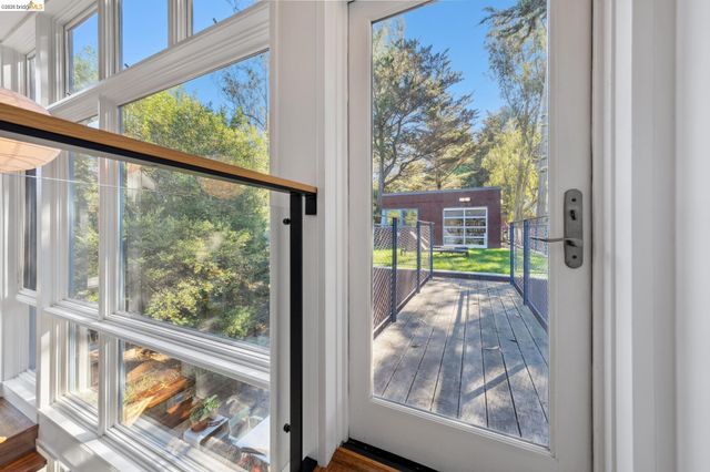 8210 Skyline Blvd, Oakland, CA 94611