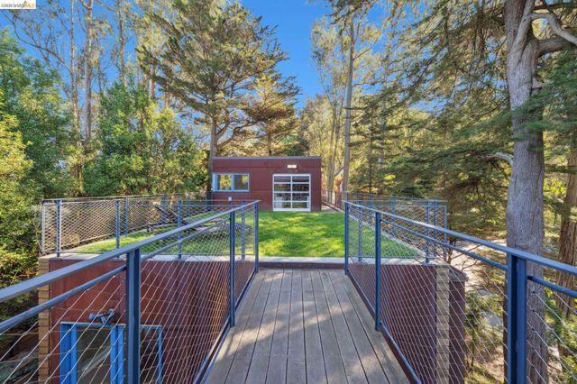 8210 Skyline Blvd, Oakland, CA 94611