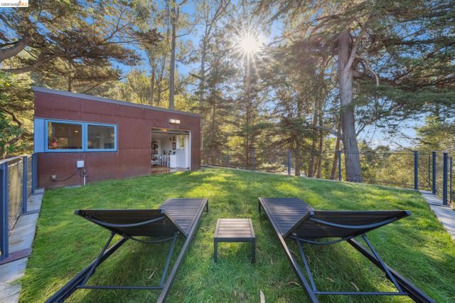 8210 Skyline Blvd, Oakland, CA 94611