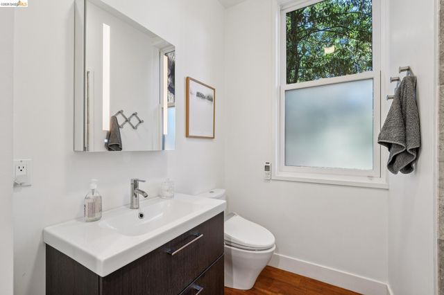 8210 Skyline Blvd, Oakland, CA 94611