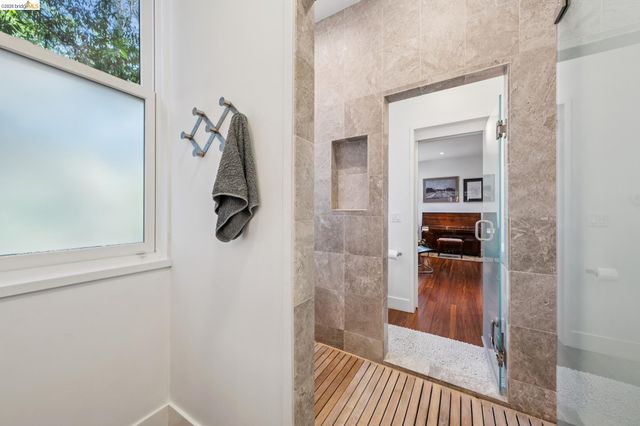 8210 Skyline Blvd, Oakland, CA 94611