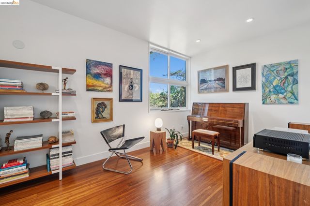 8210 Skyline Blvd, Oakland, CA 94611