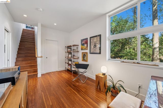 8210 Skyline Blvd, Oakland, CA 94611