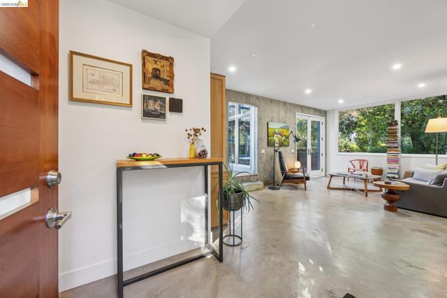 8210 Skyline Blvd, Oakland, CA 94611