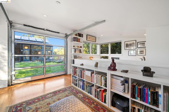 8210 Skyline Blvd, Oakland, CA 94611