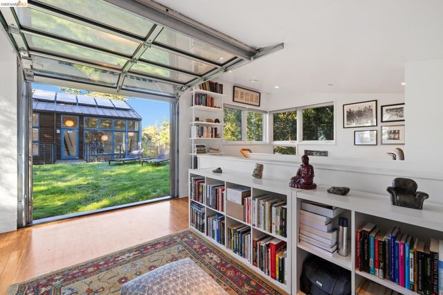 8210 Skyline Blvd, Oakland, CA 94611