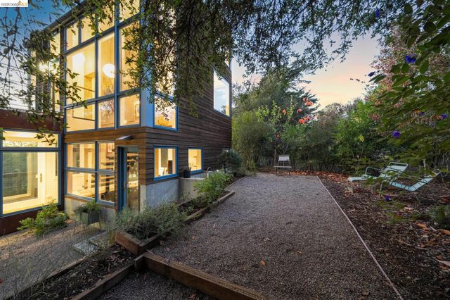 8210 Skyline Blvd, Oakland, CA 94611