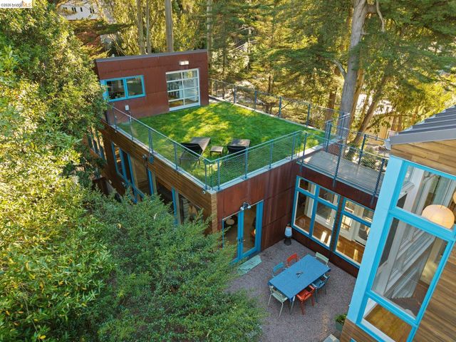 8210 Skyline Blvd, Oakland, CA 94611