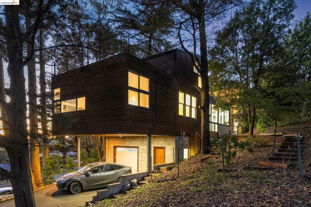 8210 Skyline Blvd, Oakland, CA 94611