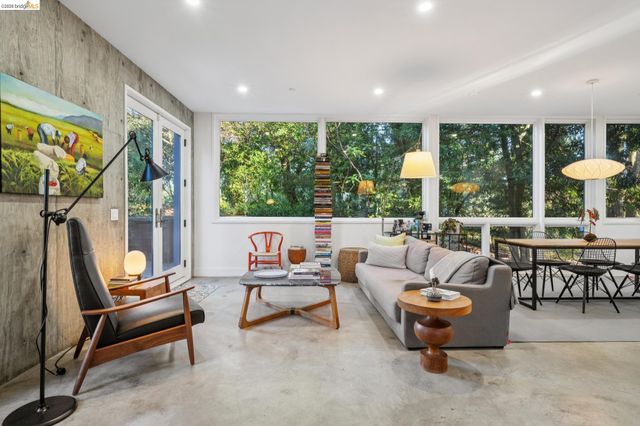 8210 Skyline Blvd, Oakland, CA 94611