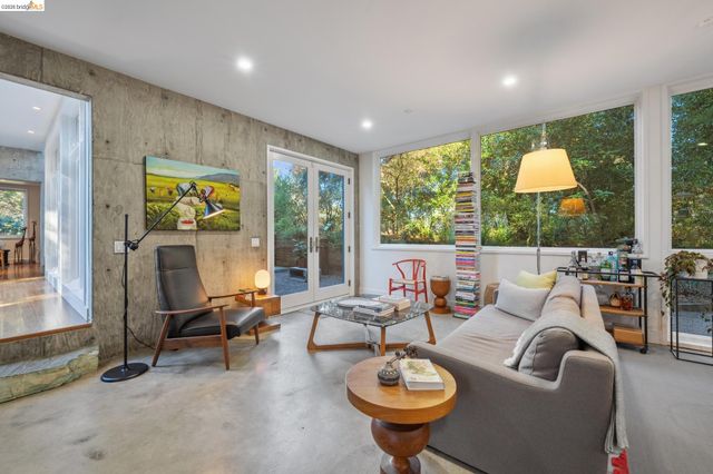 8210 Skyline Blvd, Oakland, CA 94611