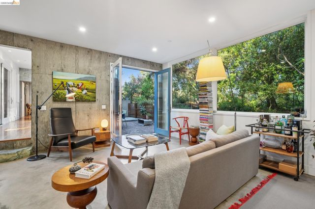 8210 Skyline Blvd, Oakland, CA 94611