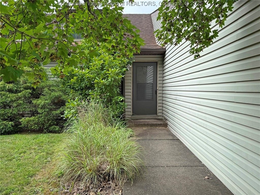 1302 Hunters Ridge Road, Charleston, WV 25314