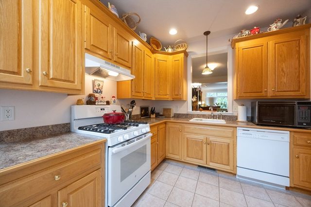 2 Kingson Ln 2, Medway, MA 02053