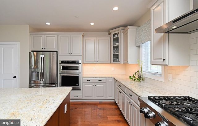 300 ROWLAND LN, Line Lexington, PA 18932