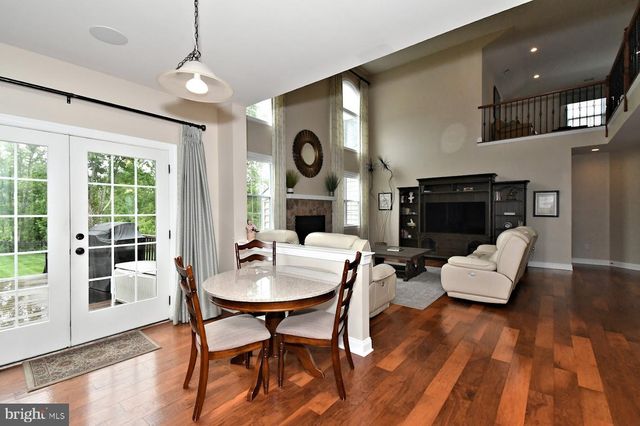 300 ROWLAND LN, Line Lexington, PA 18932