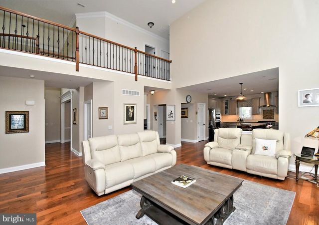 300 ROWLAND LN, Line Lexington, PA 18932