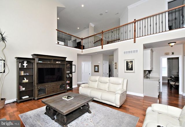 300 ROWLAND LN, Line Lexington, PA 18932