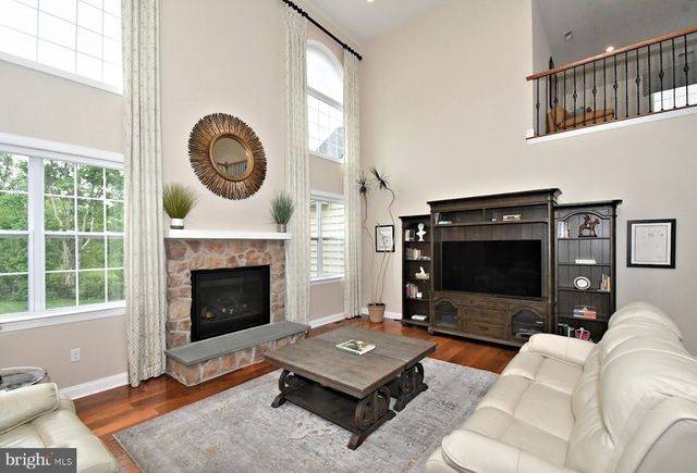 300 ROWLAND LN, Line Lexington, PA 18932