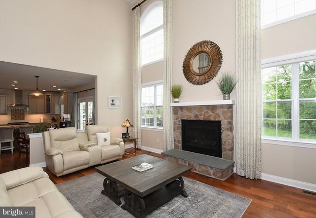 300 ROWLAND LN, Line Lexington, PA 18932