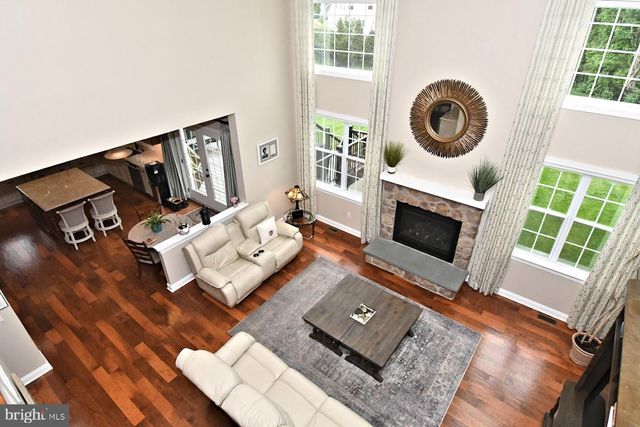 300 ROWLAND LN, Line Lexington, PA 18932