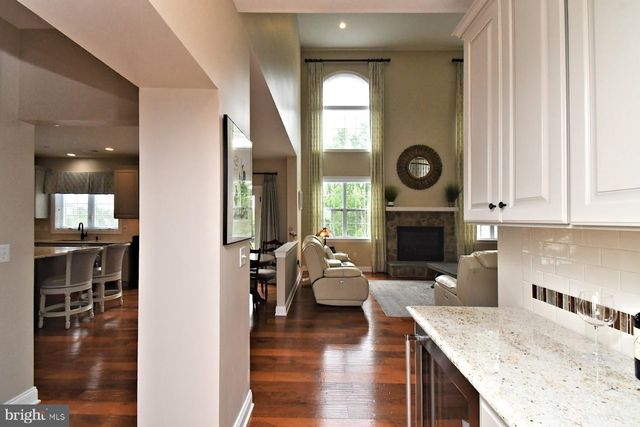 300 ROWLAND LN, Line Lexington, PA 18932