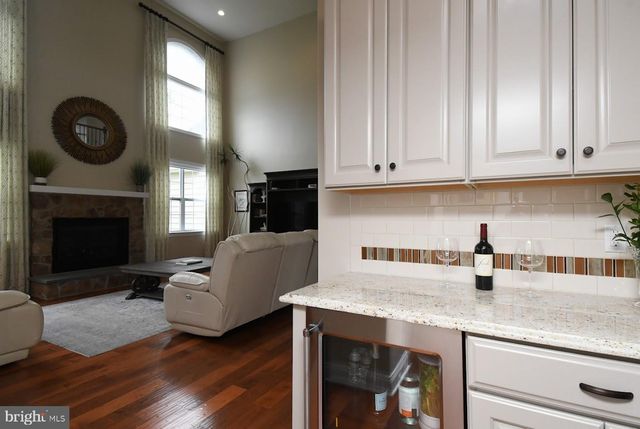 300 ROWLAND LN, Line Lexington, PA 18932