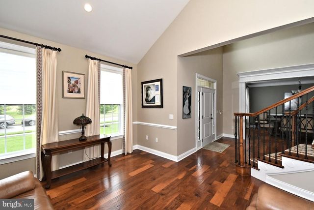 300 ROWLAND LN, Line Lexington, PA 18932