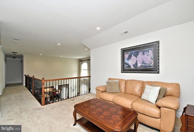 300 ROWLAND LN, Line Lexington, PA 18932