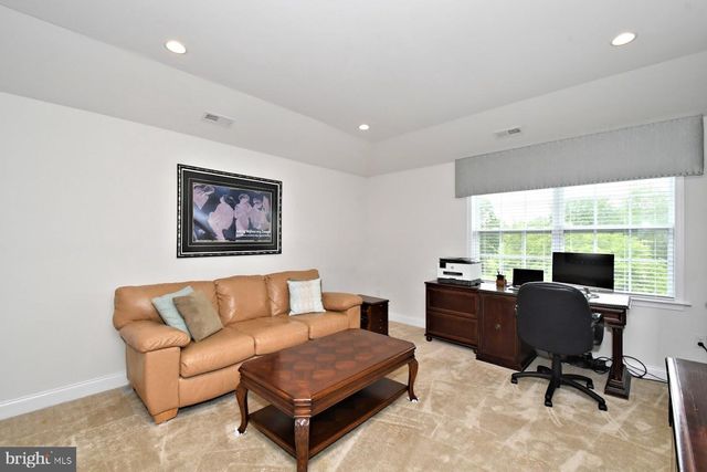 300 ROWLAND LN, Line Lexington, PA 18932