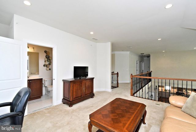300 ROWLAND LN, Line Lexington, PA 18932