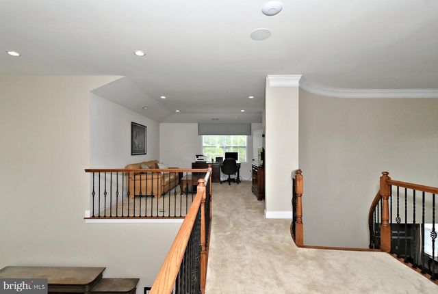 300 ROWLAND LN, Line Lexington, PA 18932